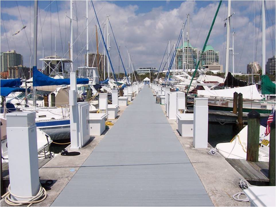 From platforms and walkways to underwater applications, DURAGRID® pultruded grating will fit the need.